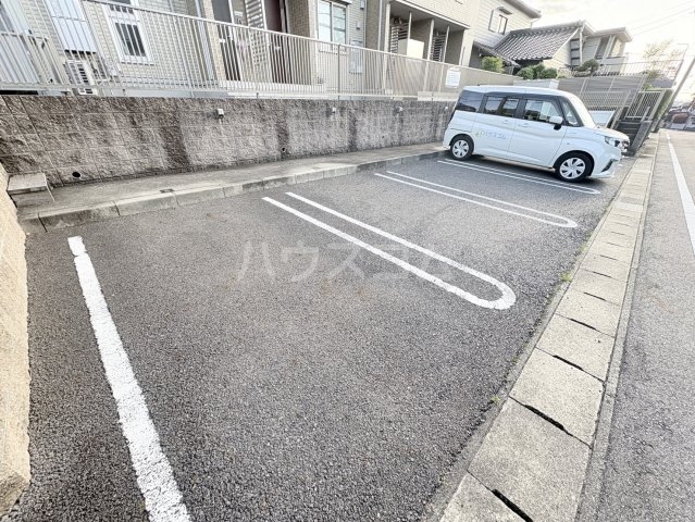 28/30 駐車場