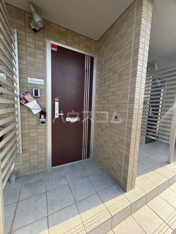 27/30 エントランス