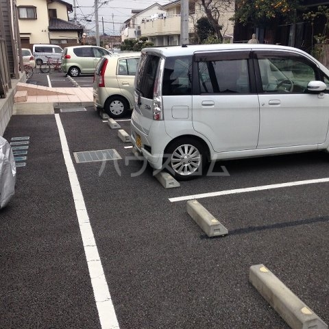 18/28 駐車場
