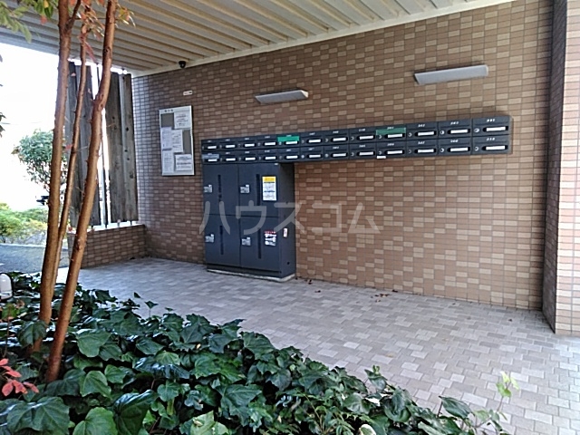 23/30 エントランス