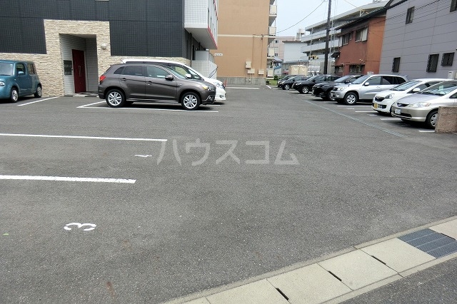 23/29 駐車場