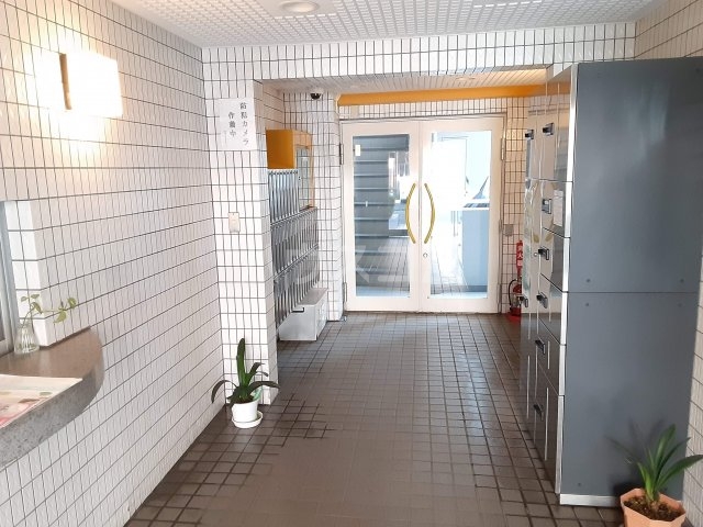 28/30 エントランス