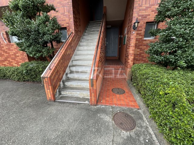 16/18 エントランス