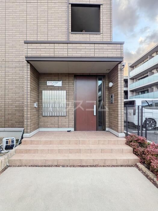 24/30 エントランス