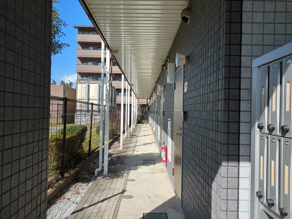 27/28 エントランス