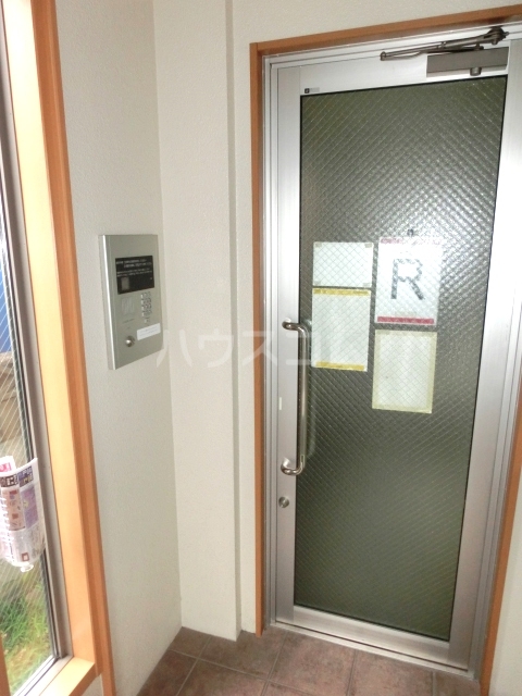 21/30 エントランス