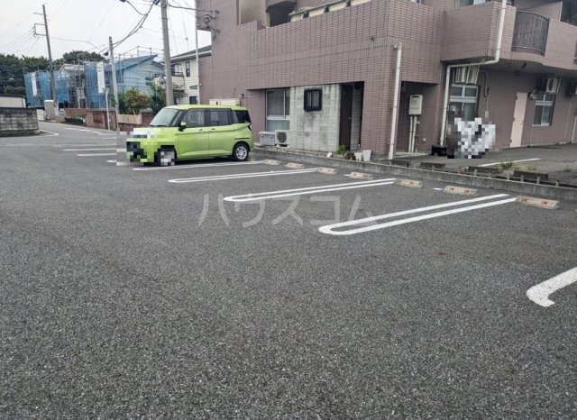 22/28 駐車場