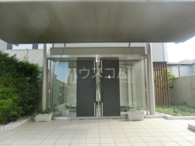 18/27 エントランス