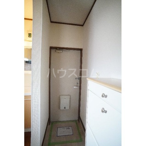13/26 玄関