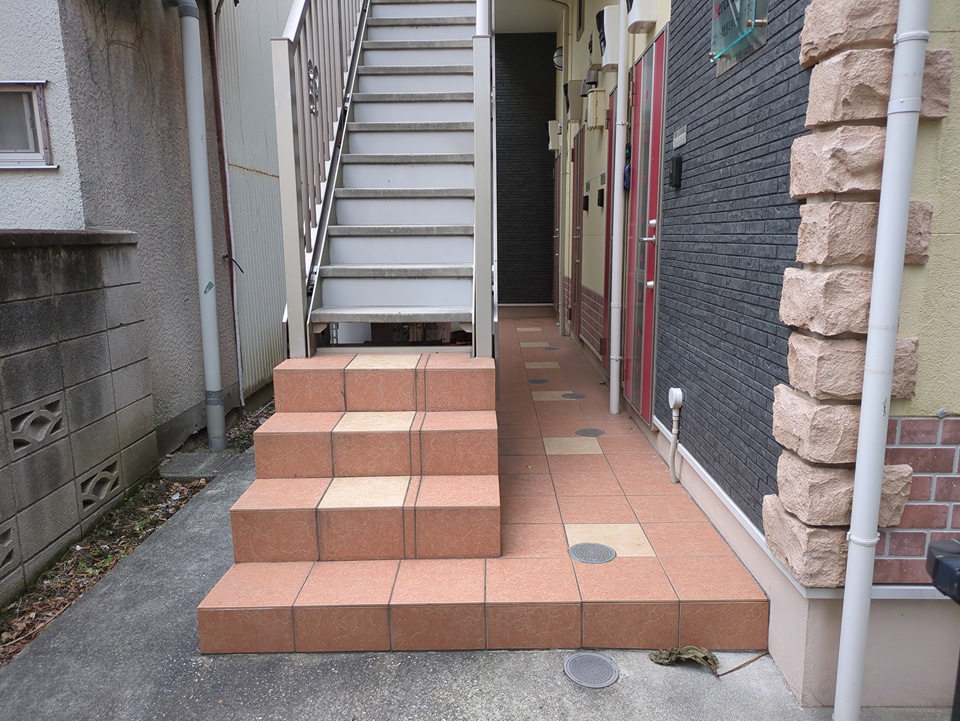 23/30 エントランス