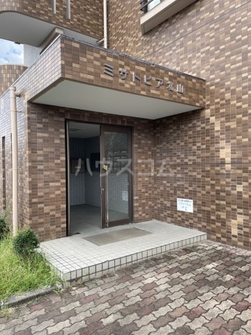 23/30 エントランス