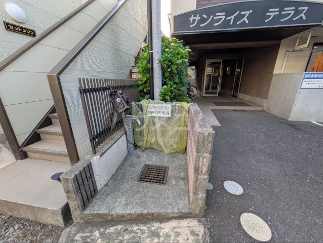 26/30 エントランス