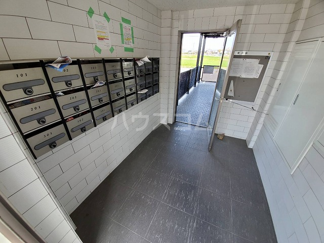 26/30 エントランス