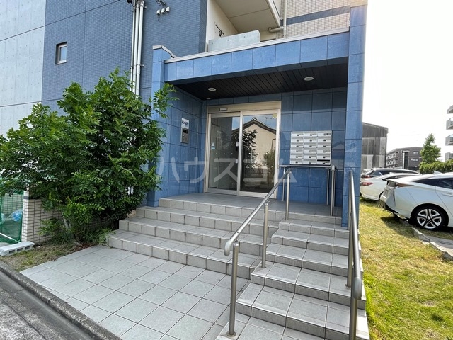 27/30 エントランス