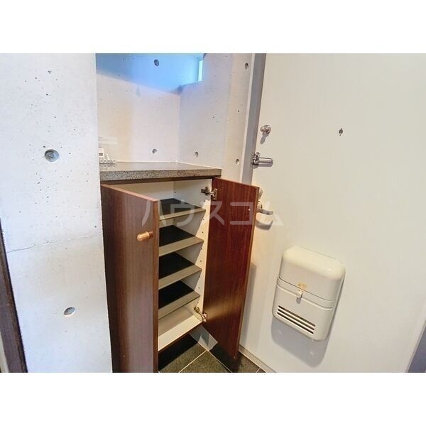 18/21 エントランス