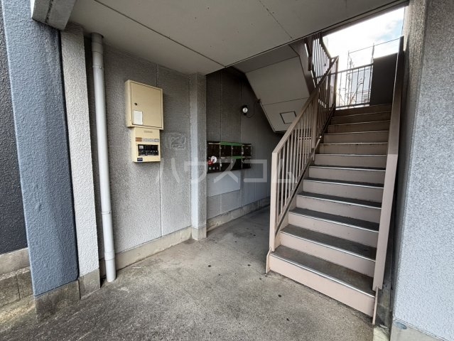 19/23 エントランス