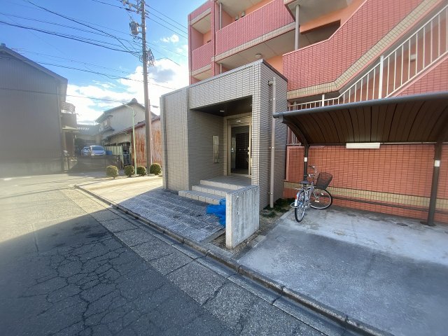 22/30 エントランス