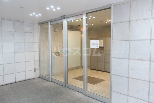 28/30 エントランス