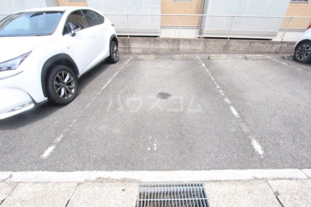 28/30 駐車場