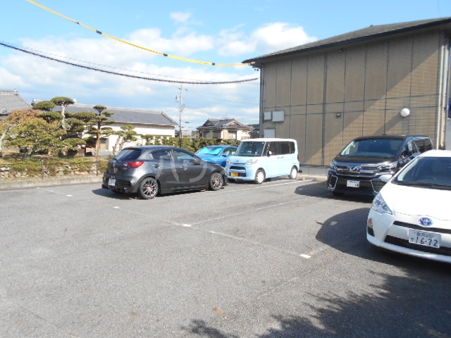 27/30 駐車場