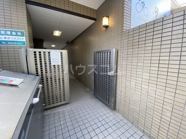 21/24 エントランス