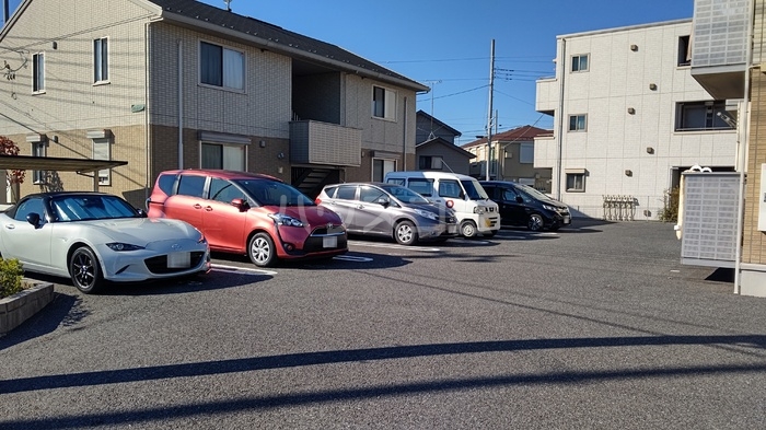 18/27 駐車場