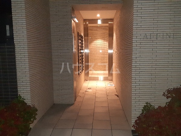 23/29 エントランス