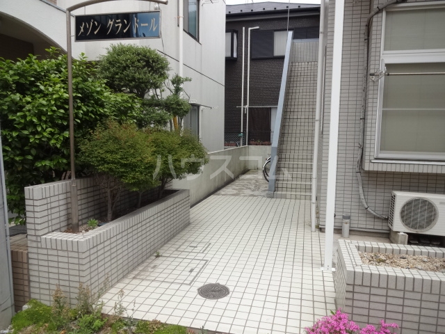 22/30 エントランス