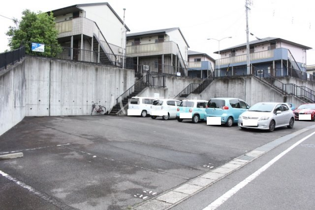 27/30 駐車場