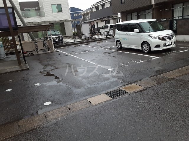 25/27 駐車場