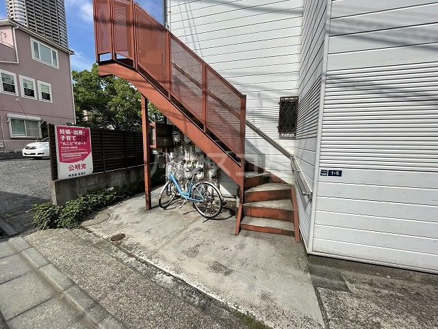 21/30 エントランス