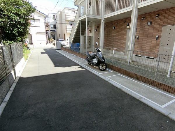 25/26 駐車場
