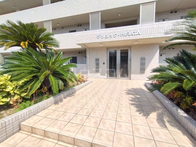 19/30 エントランス