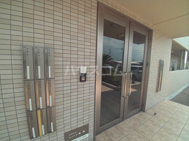 20/30 エントランス