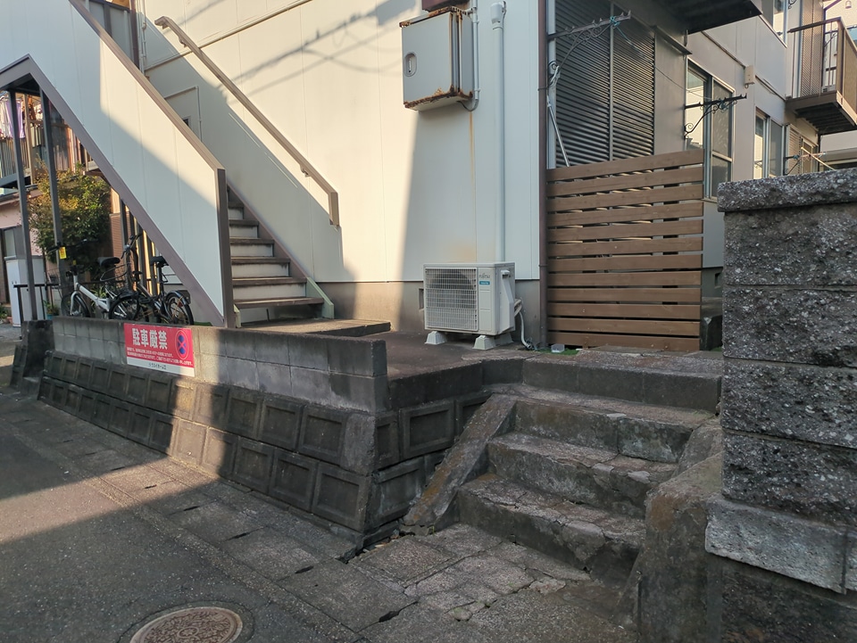 27/30 エントランス