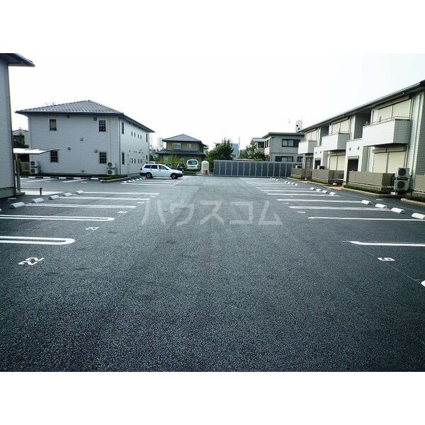2/5 駐車場