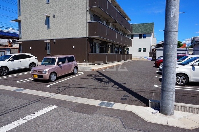 23/25 駐車場
