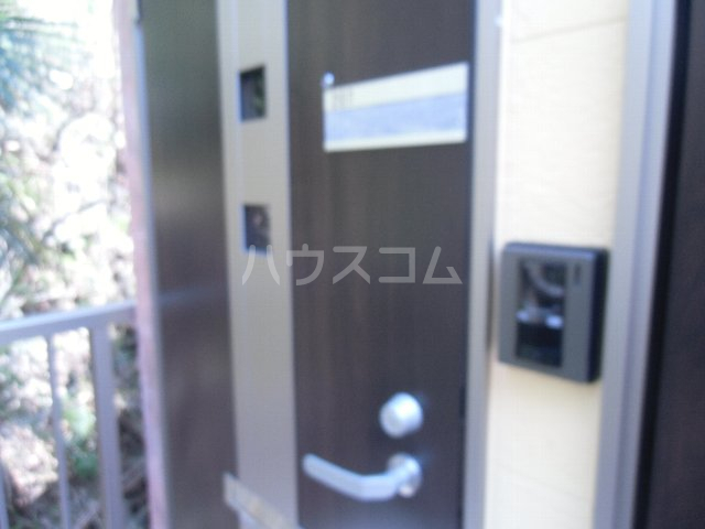 16/23 エントランス