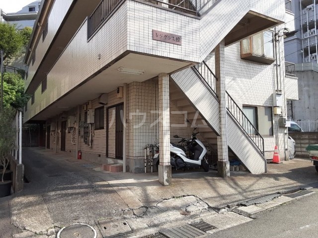 21/29 エントランス