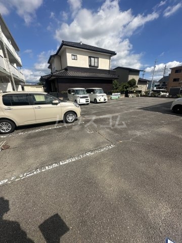 24/25 駐車場
