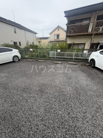 18/27 駐車場