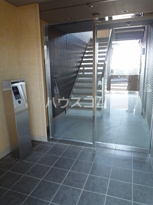 16/27 エントランス