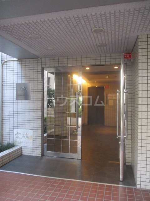 21/30 エントランス