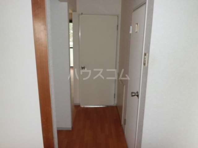 22/27 エントランス