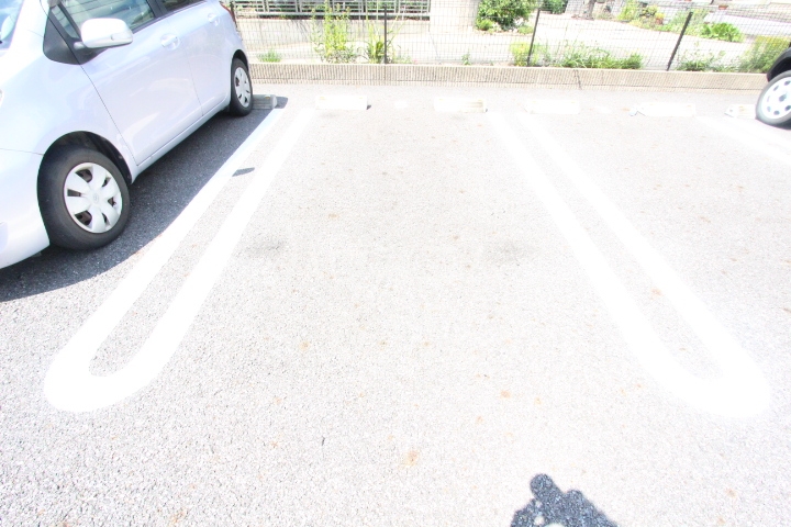 27/30 駐車場