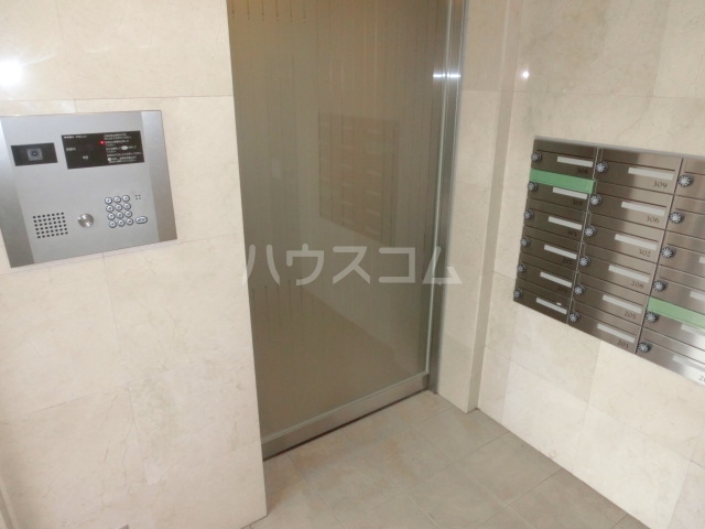 24/30 エントランス