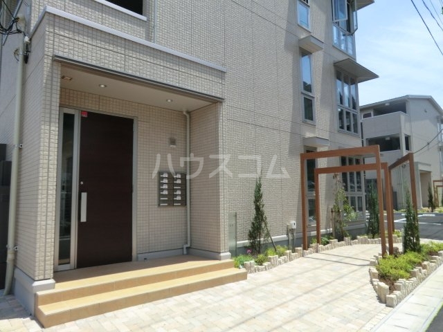 20/30 エントランス