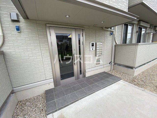 27/30 エントランス