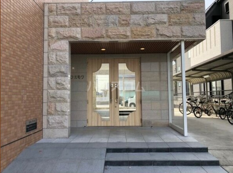 18/29 エントランス