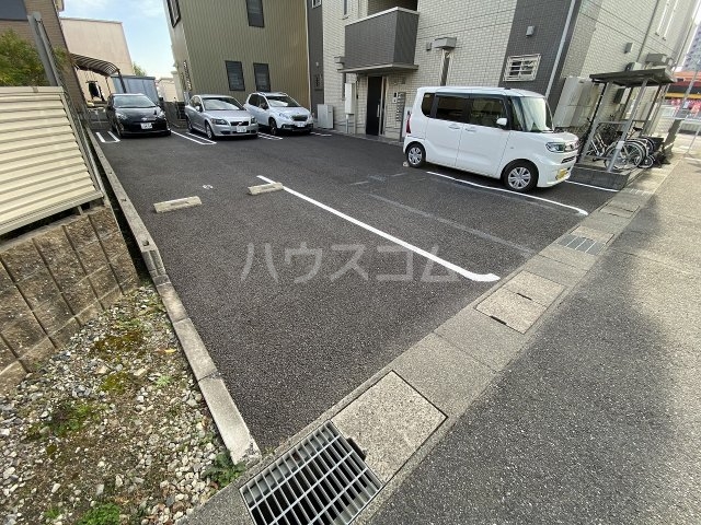 25/30 駐車場